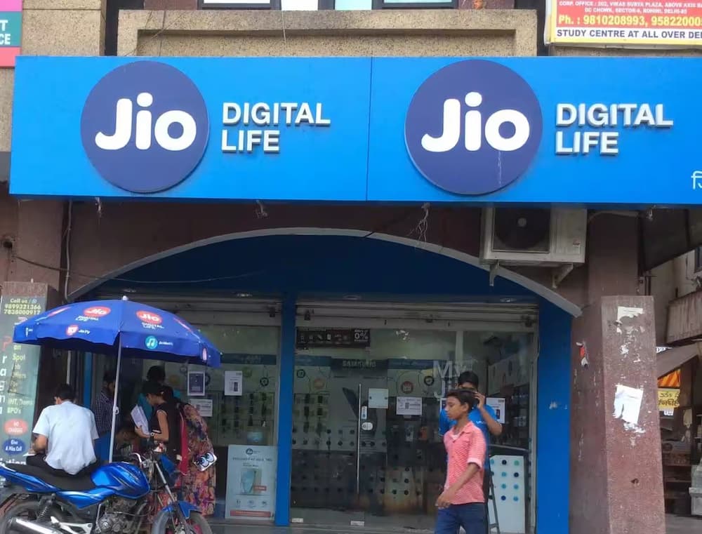 How can I get a SIM card in Delhi - Jio Store